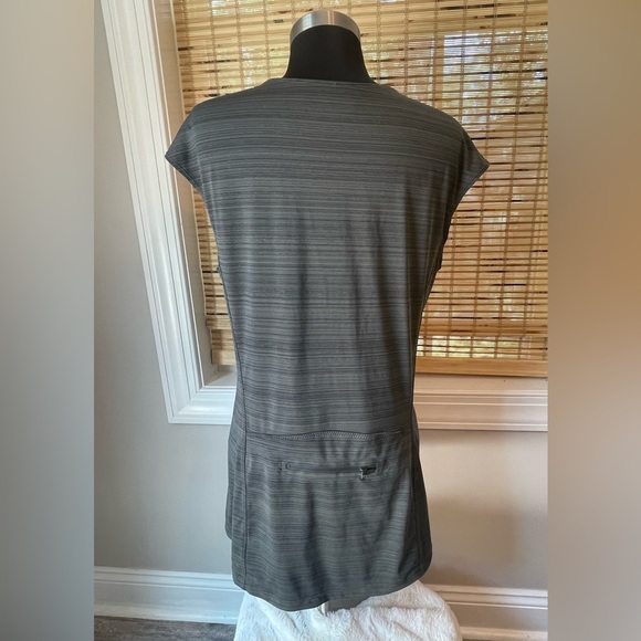 Athleta Lg. Tall Sport Top with Zippered Pocket - Picture 3 of 4